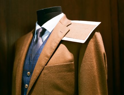 a suit and tie on a mannequin's dummy