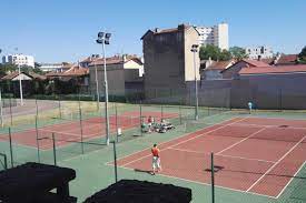 L'esthétique joue un rôle crucial dans la construction de courts de tennis à Mougins, l'accent est mis sur le design harmonieux.