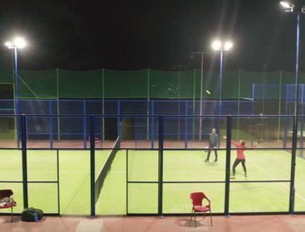 Construction d'un terrain de tennis en gazon synthétique à Nice