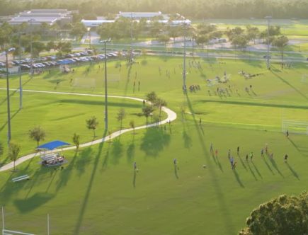 Construction d'un terrain de tennis en gazon synthétique à Nice
