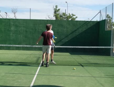 Construction d'un terrain de tennis en gazon synthétique à Nice