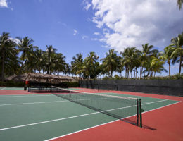 Construction d'un court de tennis en béton poreux à Cannes