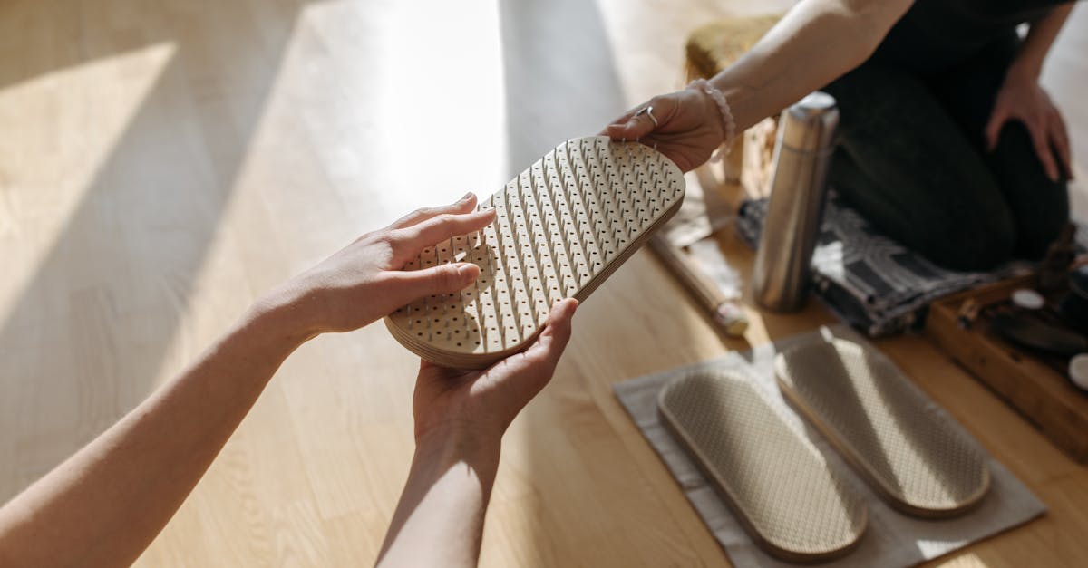 découvrez l'acupression, une technique de médecine traditionnelle qui utilise la pression sur des points spécifiques du corps pour soulager le stress, réduire la douleur et améliorer le bien-être général. explorez ses bienfaits et apprenez à l'intégrer dans votre routine de santé.