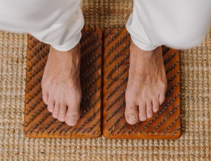 découvrez les bienfaits des tapis d'acupression, un outil révolutionnaire pour soulager le stress, améliorer la circulation sanguine et favoriser la détente. idéal pour une relaxation à domicile, ces tapis stimulent les points d'acupression du corps pour un bien-être optimal.