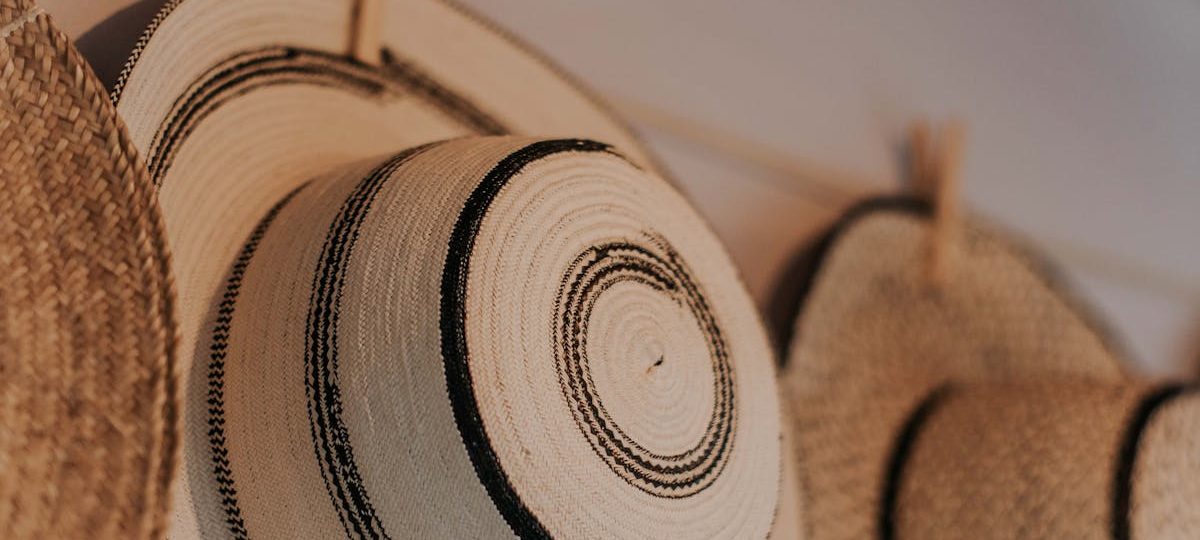 découvrez notre collection variée de chapeaux tendance pour toutes les occasions. que vous recherchiez un béret chic, un chapeau de paille estival ou une casquette décontractée, trouvez le style parfait pour compléter votre tenue. qualité et confort au rendez-vous!