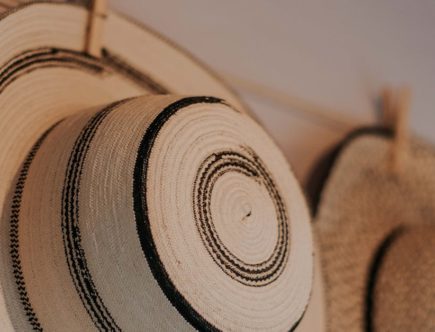 découvrez notre collection variée de chapeaux tendance pour toutes les occasions. que vous recherchiez un béret chic, un chapeau de paille estival ou une casquette décontractée, trouvez le style parfait pour compléter votre tenue. qualité et confort au rendez-vous!