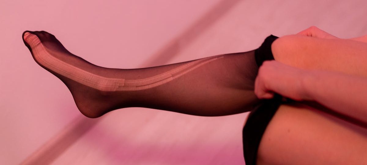 découvrez notre collection raffinée de collants et bas, alliant confort et élégance. que ce soit pour un look quotidien ou une occasion spéciale, notre gamme de hosiery s'adapte à tous vos besoins de mode tout en mettant en valeur votre style.