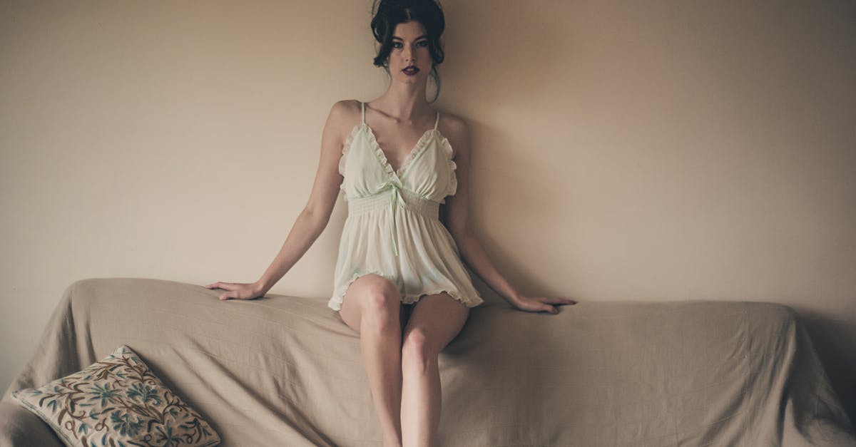 découvrez notre collection de lingerie élégante et confortable. des modèles variés pour sublimer chaque silhouette, alliant sensualité et bien-être. trouvez la lingerie parfaite pour chaque occasion et sentez-vous belle en toute confiance.