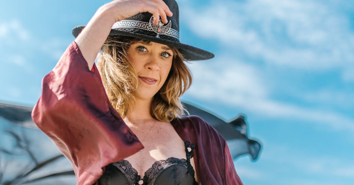 découvrez les dernières tendances en matière de lingerie pour sublimer votre intimité. des styles modernes aux classiques revisités, explorez les incontournables de la saison et laissez-vous inspirer par des designs à la fois confortables et élégants.