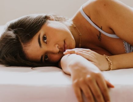 découvrez notre collection de lingerie de luxe, alliant élégance et confort. offrez-vous des pièces raffinées qui subliment votre silhouette et ajoutent une touche de glamour à votre quotidien.