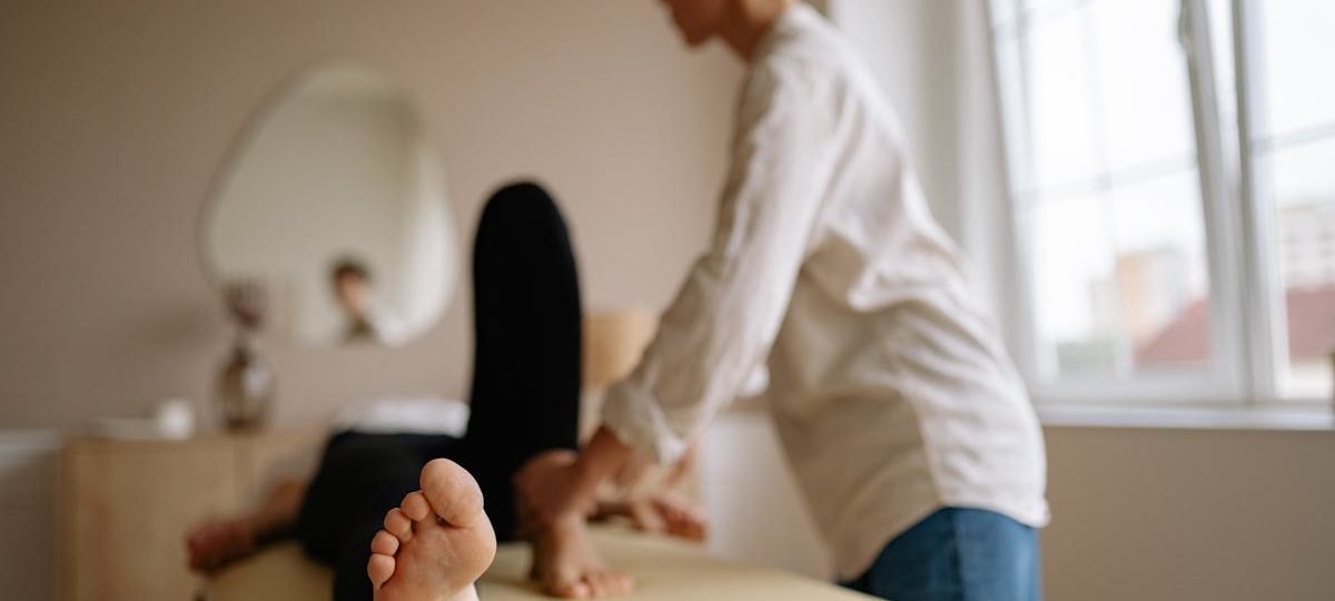 découvrez l'acupression, une méthode naturelle de bien-être qui stimule des points spécifiques du corps pour soulager le stress, les douleurs et favoriser l'équilibre. explorez ses bienfaits et apprenez à intégrer cette pratique ancestrale dans votre quotidien.