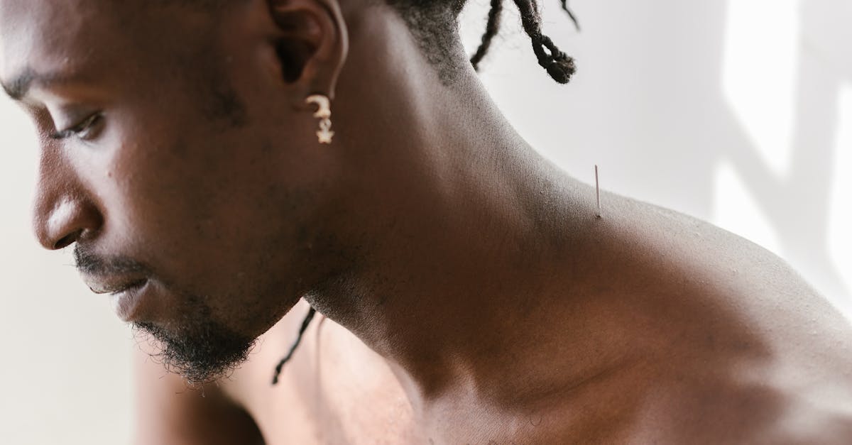 découvrez les bienfaits de l'acupression, une technique millénaire qui utilise la pression des doigts sur des points spécifiques du corps pour soulager le stress, améliorer la circulation et favoriser le bien-être général. apprenez à intégrer cette pratique dans votre routine quotidienne pour une vie plus équilibrée.