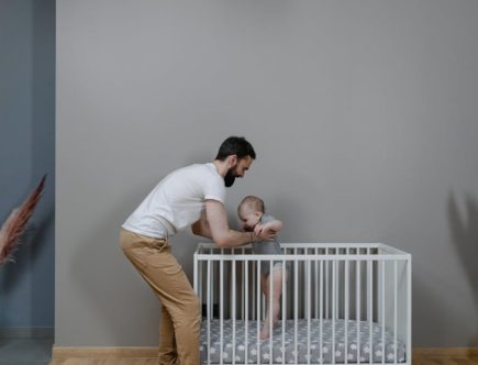 découvrez nos conseils essentiels pour assurer la sécurité de votre bébé. apprenez les meilleures pratiques pour prévenir les accidents à la maison et en déplacement, tout en offrant un environnement sécurisé et serein à votre enfant.