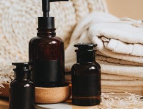 découvrez notre gamme de tapis de bain alliant confort et style. parfaits pour ajouter une touche décorative à votre salle de bain, nos tapis sont conçus pour offrir une absorption optimale et un séchage rapide. transformez votre expérience de bain avec nos tapis doux et durables.