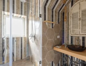 découvrez des astuces pratiques pour optimiser l'organisation de votre salle de bain. apprenez à maximiser l'espace de rangement, à trier vos produits et à créer un environnement agréable et fonctionnel. transformez votre salle de bain en un espace bien organisé et esthétique.