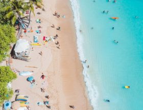 découvrez notre sélection de serviettes de plage élégantes et ultra-absorbantes, idéales pour vos journées au soleil. offrant une grande variété de designs et de couleurs, nos serviettes sont parfaites pour vous accompagner à la plage ou à la piscine. profitez de confort et de style tout l'été !