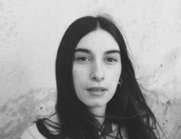 découvrez le monde des faux piercings : une alternative tendance et sans engagement pour exprimer votre style. idéals pour celles et ceux qui souhaitent changer de look sans douleur, nos faux piercings imitent à la perfection l'apparence des véritables bijoux. explorez notre collection variée et ajoutez une touche unique à votre apparence !