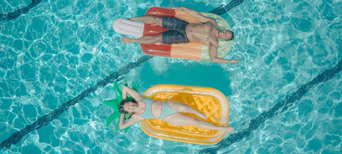 découvrez notre sélection de bouées et flotteurs de piscine, parfaits pour vos journées ensoleillées. profitez du confort et du style au bord de l'eau avec nos modèles variés et colorés, idéaux pour des moments de détente en famille ou entre amis.