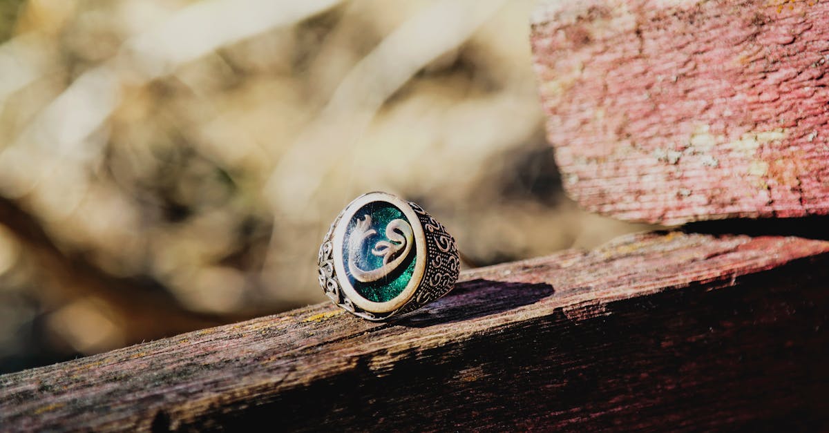 découvrez notre collection unique de bijoux en bois, alliant artisanat traditionnel et designs modernes. nos pièces écologiques et raffinées ajoutent une touche naturelle à votre style, parfaites pour toute occasion.