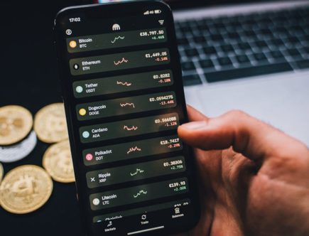 découvrez l'univers du trading en ligne et maximisez vos investissements grâce à des plateformes intuitives, des outils d'analyse performants et des conseils d'experts. rejoignez une communauté de traders passionnés et apprenez à naviguer sur les marchés financiers en toute confiance.