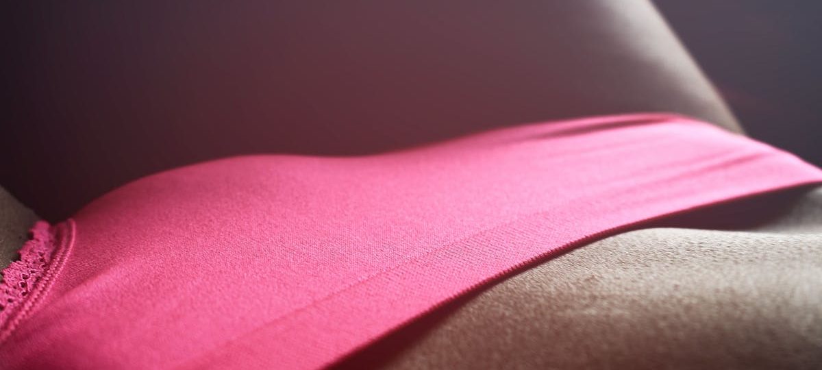 découvrez notre collection de lingerie de luxe, conçue pour sublimer votre silhouette avec élégance. matières raffinées, détails exquis et confort ultime pour une expérience inoubliable.