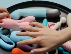 découvrez une large sélection de sex toys pour tous les plaisirs et envies : produits de qualité pour une expérience intime, seul(e) ou à deux. livraison discrète et conseils d'experts.